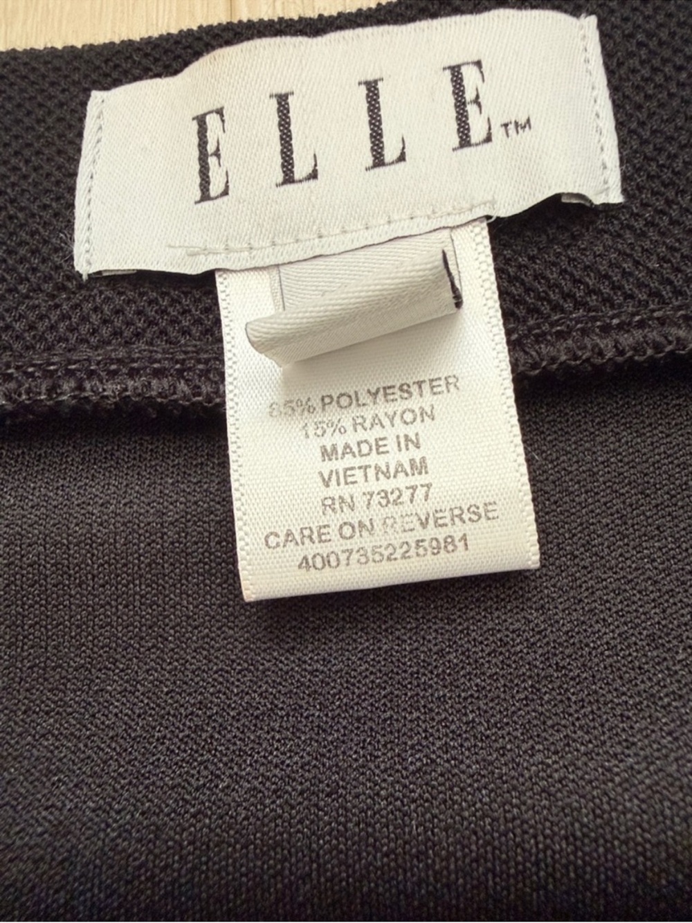 Elle Classic Black Pencil skirt(size medium) - Picture 3 of 5